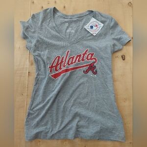 New With Tags Atlanta Braves T SHIRT Women Sz M Majestic.    (A)